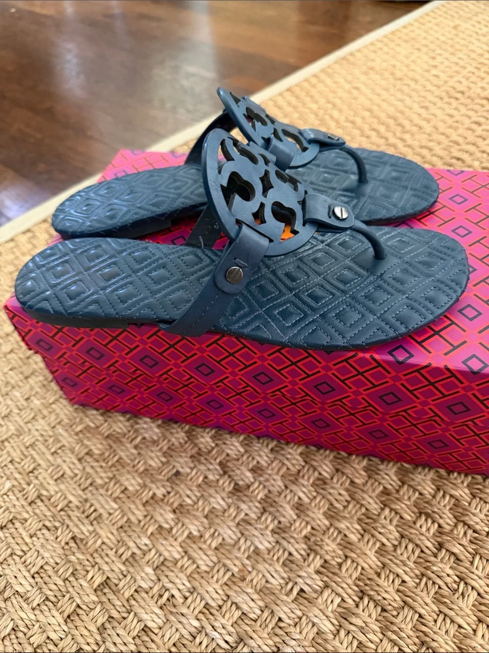 Tory Burch Miller Logo Medallion Thong Sandals Navy 7.5